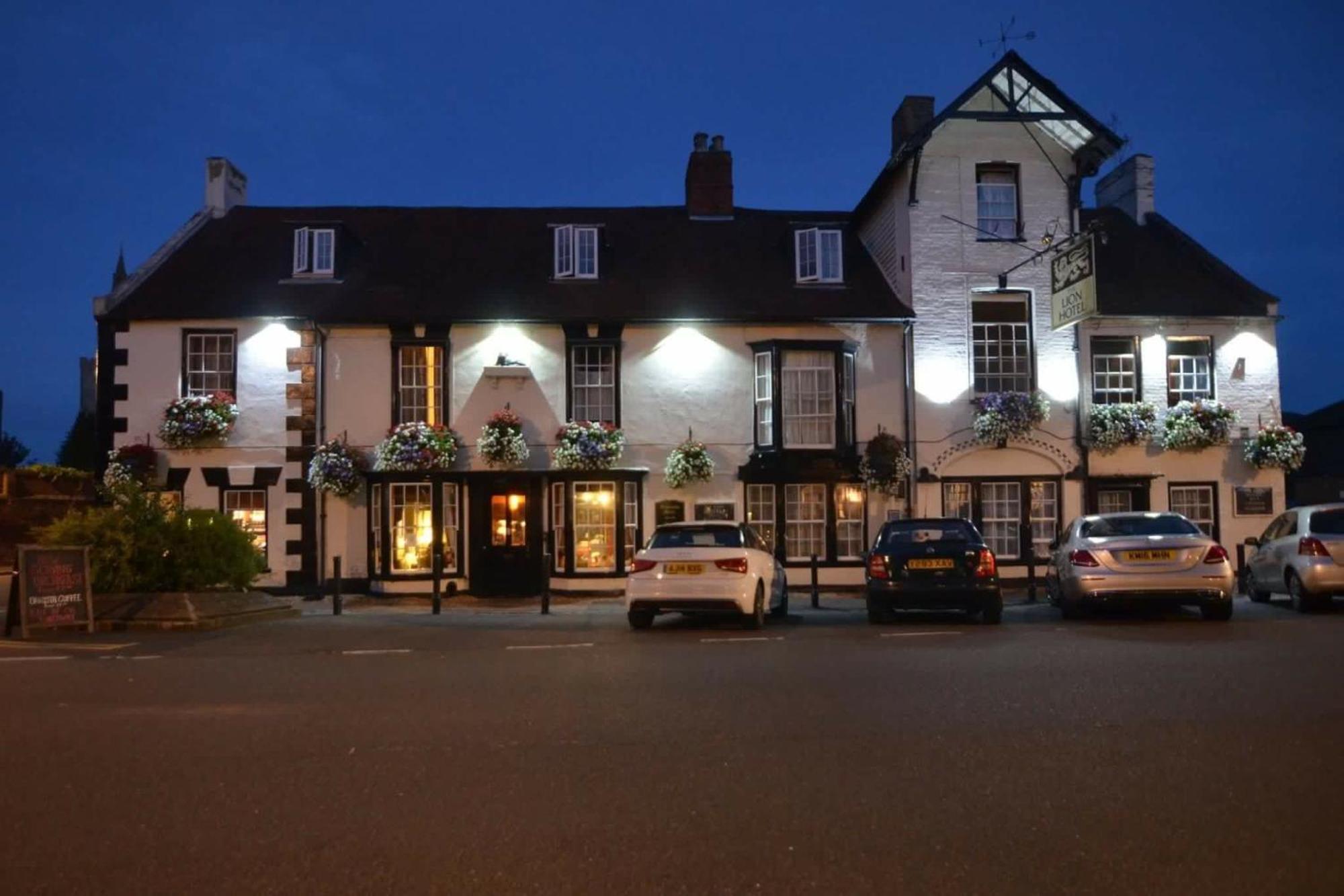 The Lion Hotel Buckden  Buitenkant foto