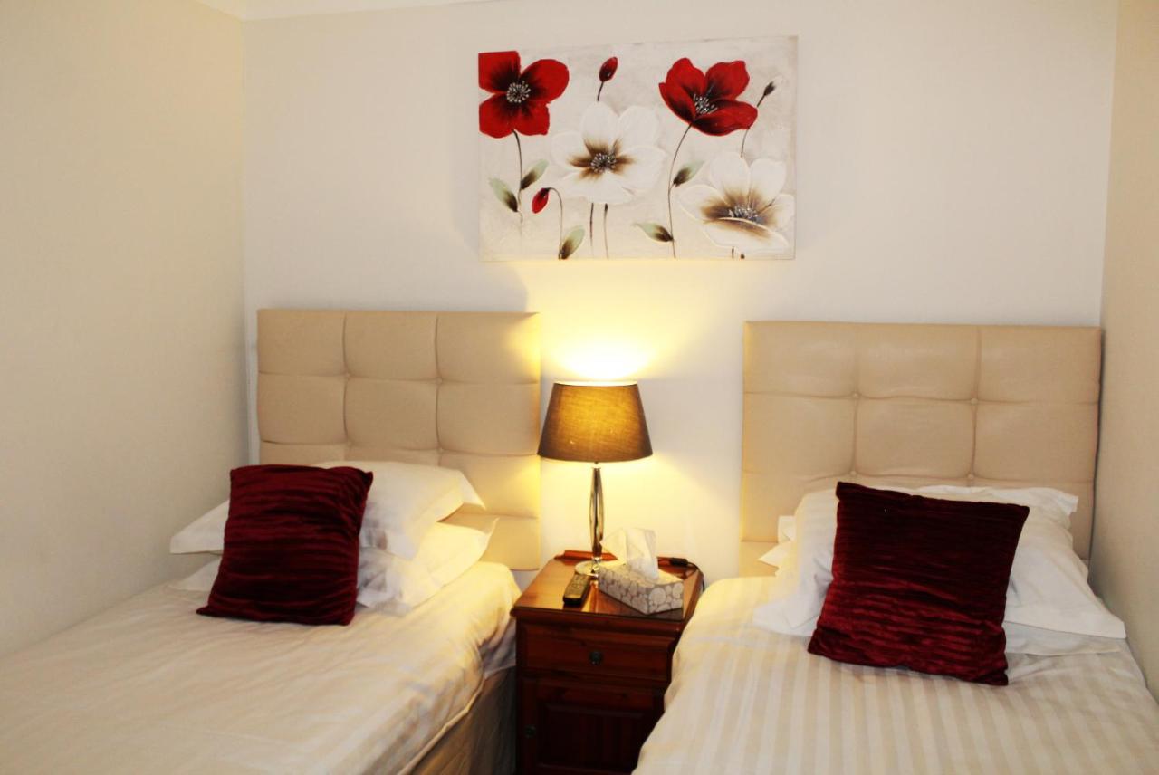 The Lion Hotel Buckden  Buitenkant foto