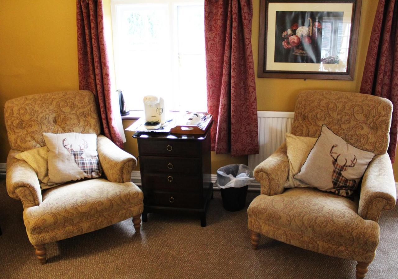 The Lion Hotel Buckden  Buitenkant foto